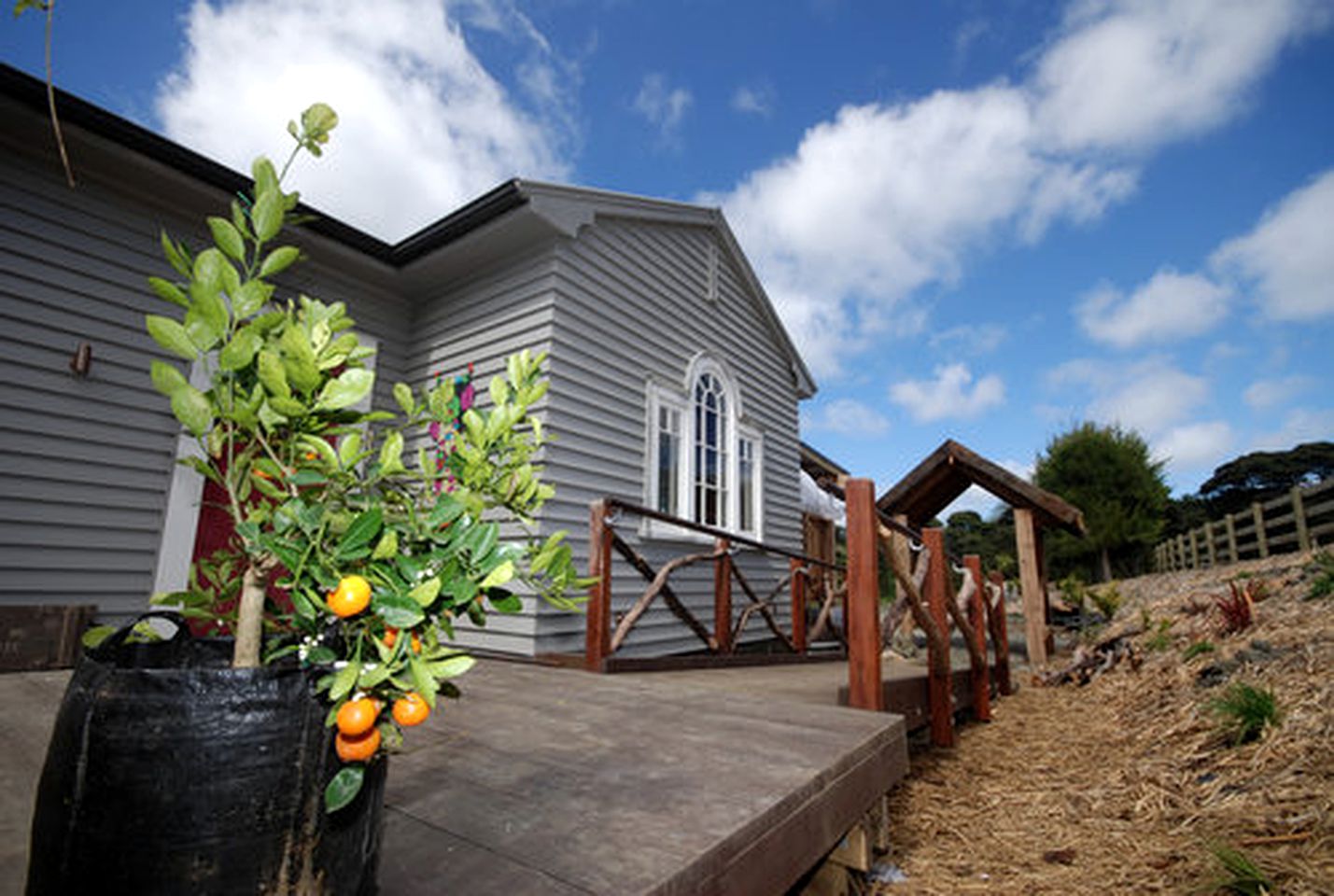 Secluded Getaway with an Outdoor Clawfoot Tub in Muriwai, New Zealand