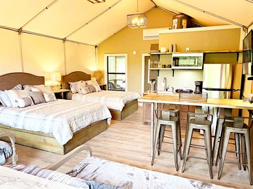 Friendship by the Water: Texas Tented Cabin Oasis for a Lakeside Getaway photo 4