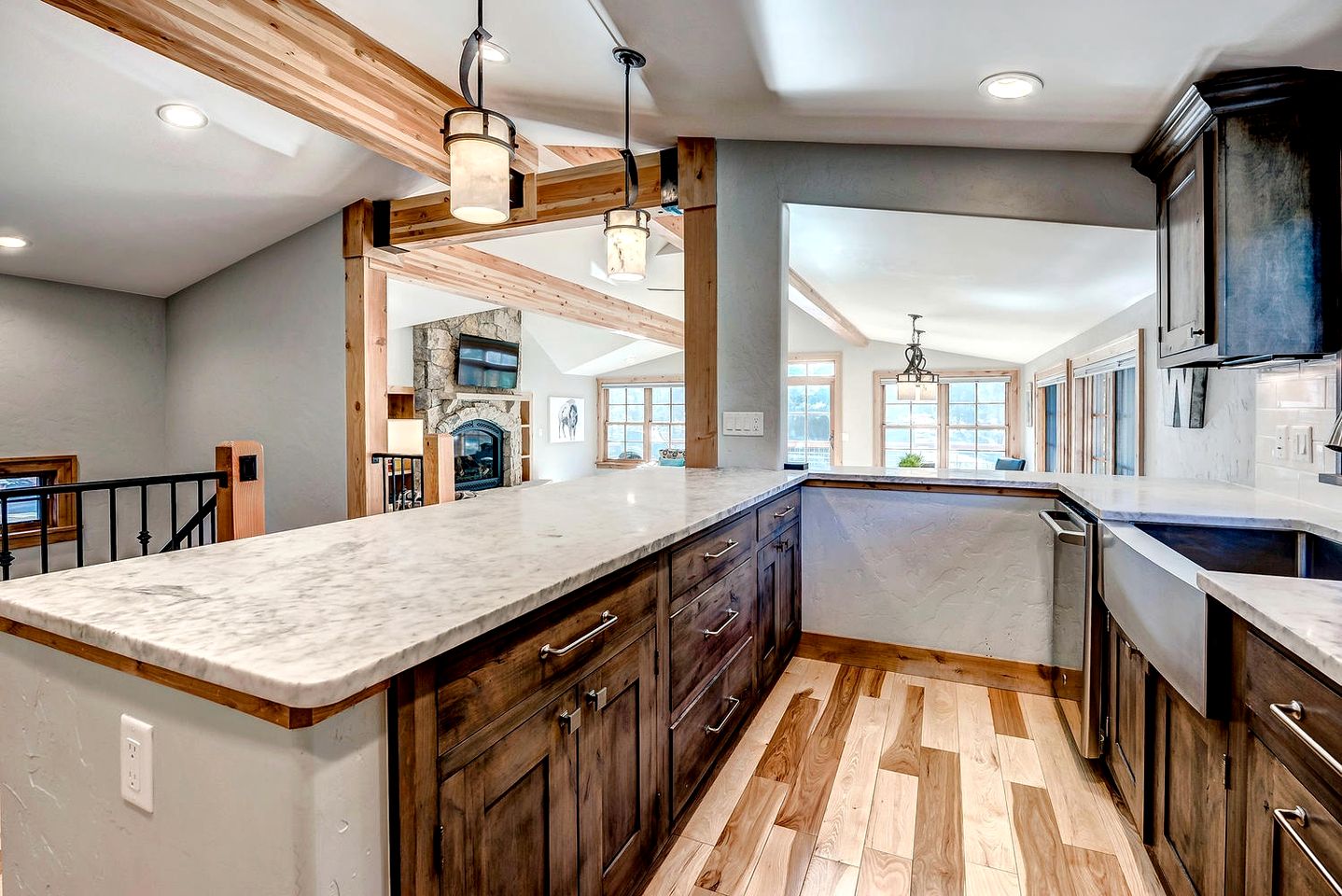 Gorgeous Luxury Cabin with Hot Tub and Mountain Views near Breckenridge in Frisco, Colorado