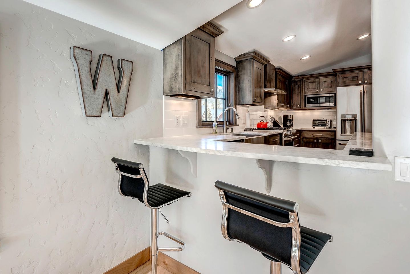 Gorgeous Luxury Cabin with Hot Tub and Mountain Views near Breckenridge in Frisco, Colorado