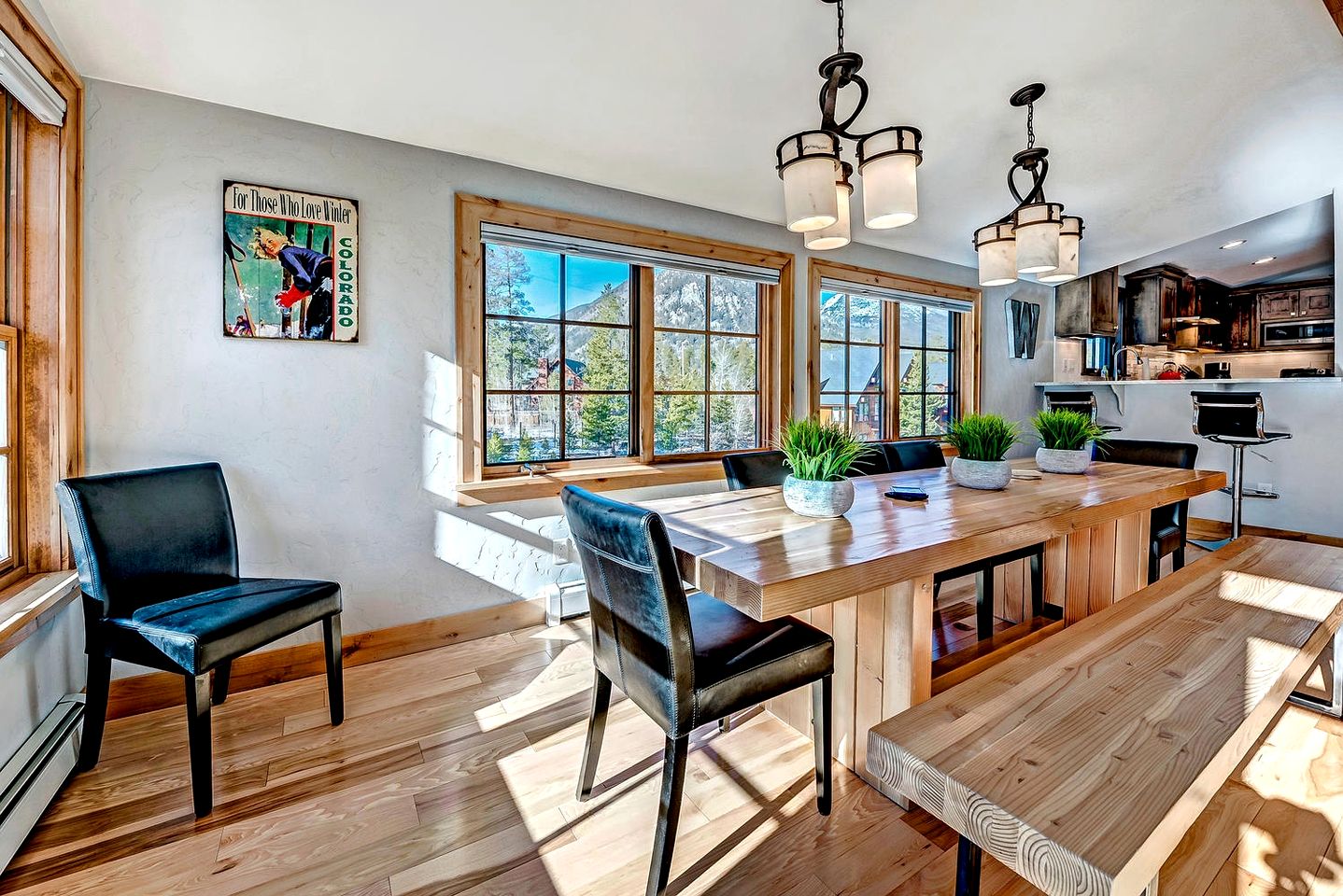 Gorgeous Luxury Cabin with Hot Tub and Mountain Views near Breckenridge in Frisco, Colorado