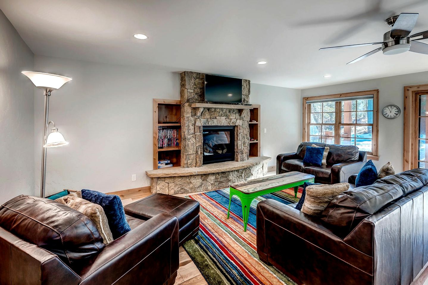 Gorgeous Luxury Cabin with Hot Tub and Mountain Views near Breckenridge in Frisco, Colorado