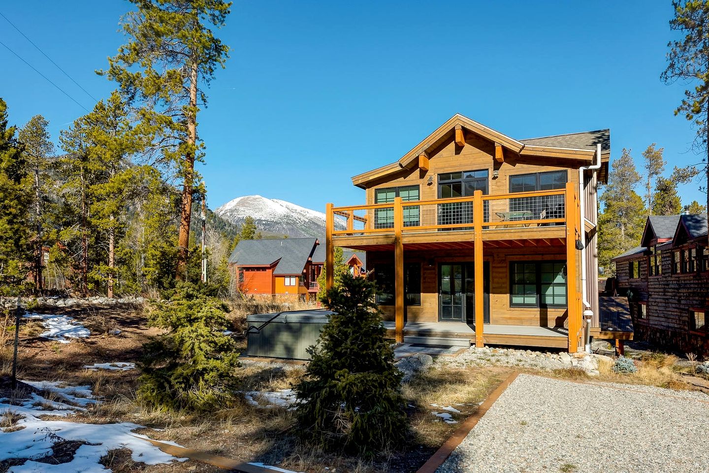 Gorgeous Luxury Cabin with Hot Tub and Mountain Views near Breckenridge in Frisco, Colorado
