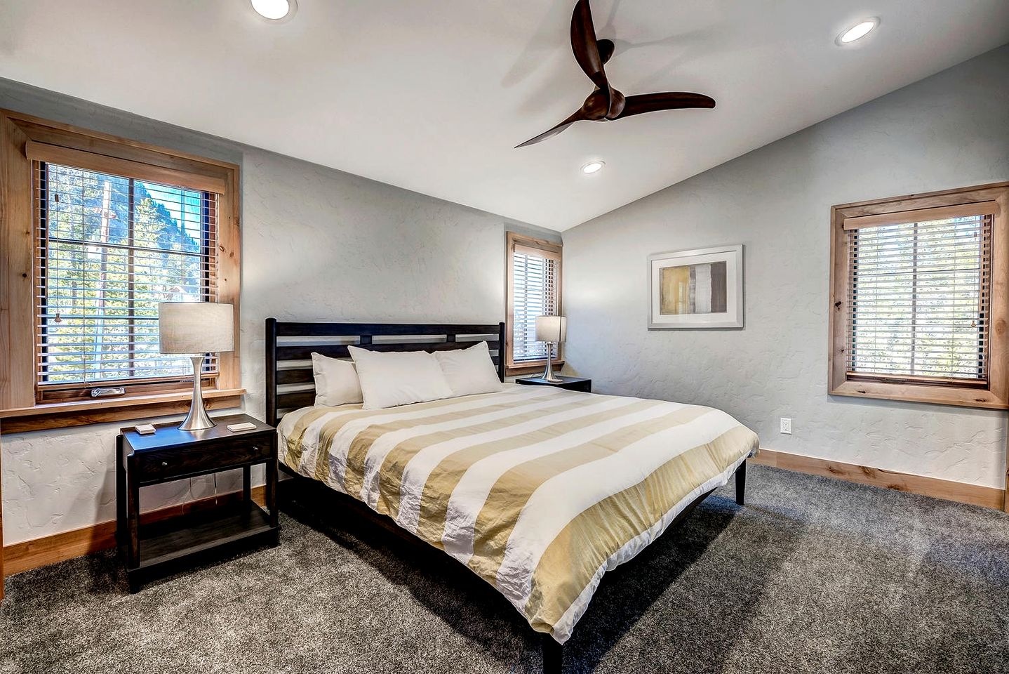 Gorgeous Luxury Cabin with Hot Tub and Mountain Views near Breckenridge in Frisco, Colorado