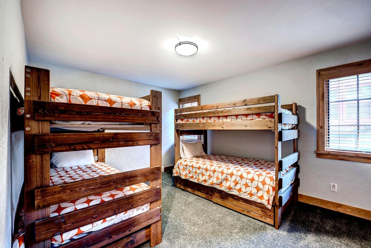 Gorgeous Luxury Cabin with Hot Tub and Mountain Views near Breckenridge in Frisco, Colorado