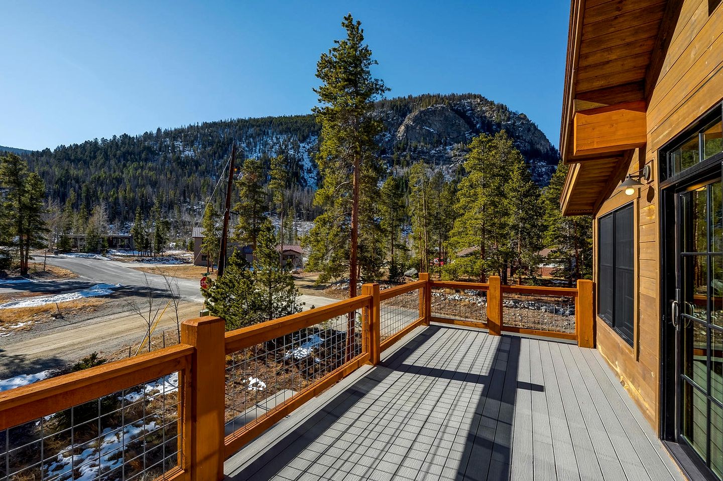 Gorgeous Luxury Cabin with Hot Tub and Mountain Views near Breckenridge in Frisco, Colorado