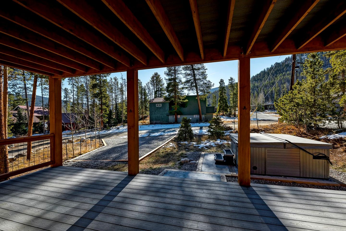 Gorgeous Luxury Cabin with Hot Tub and Mountain Views near Breckenridge in Frisco, Colorado