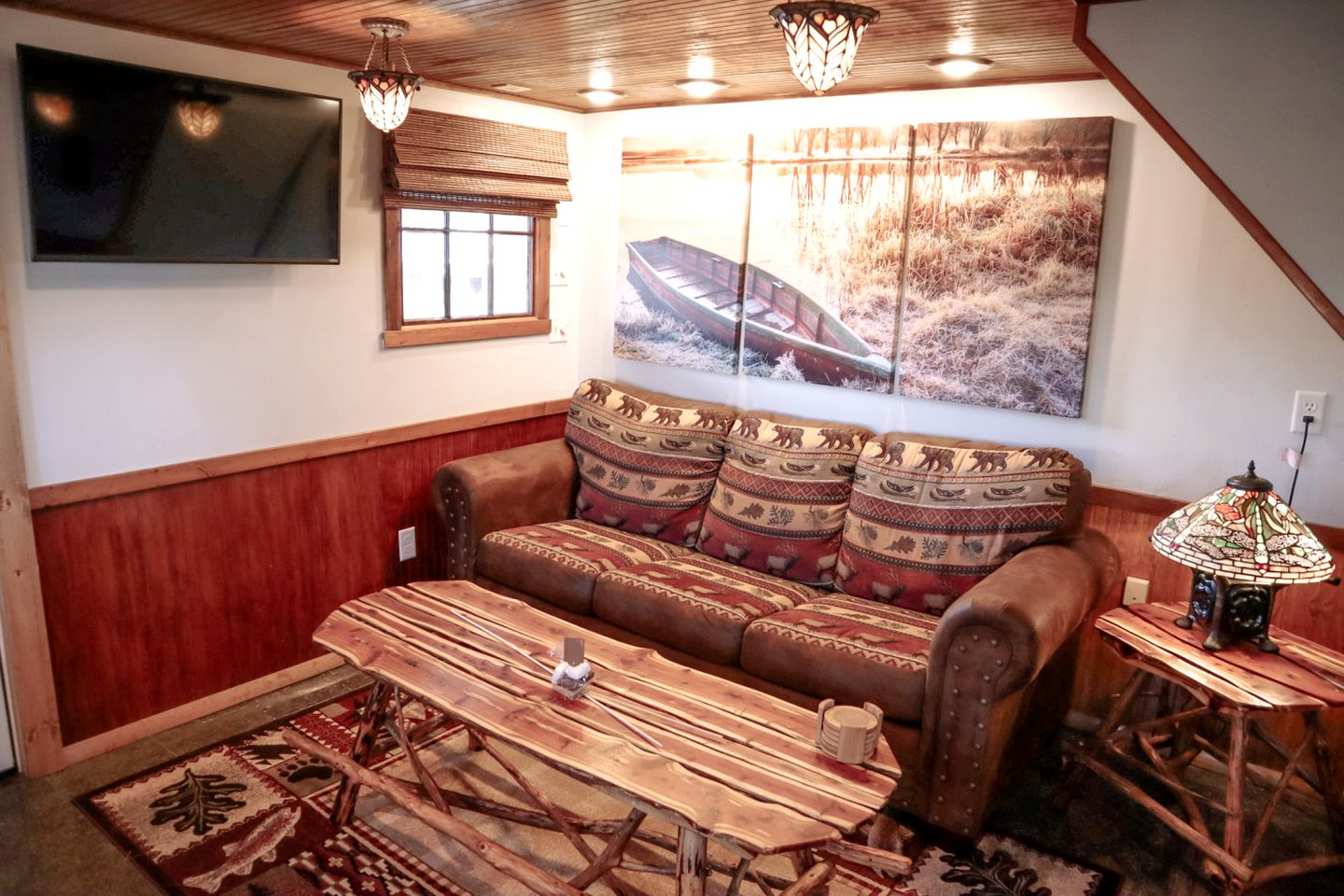 Charming Cabin Retreat with Pickleball Court & River Views near Bellevue, Iowa