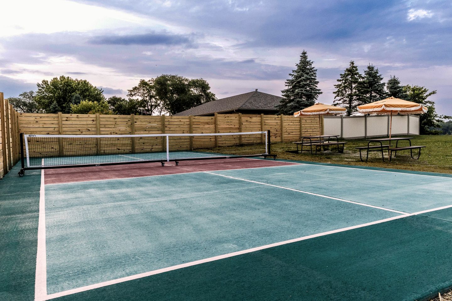 Charming Cabin Retreat with Pickleball Court & River Views near Bellevue, Iowa