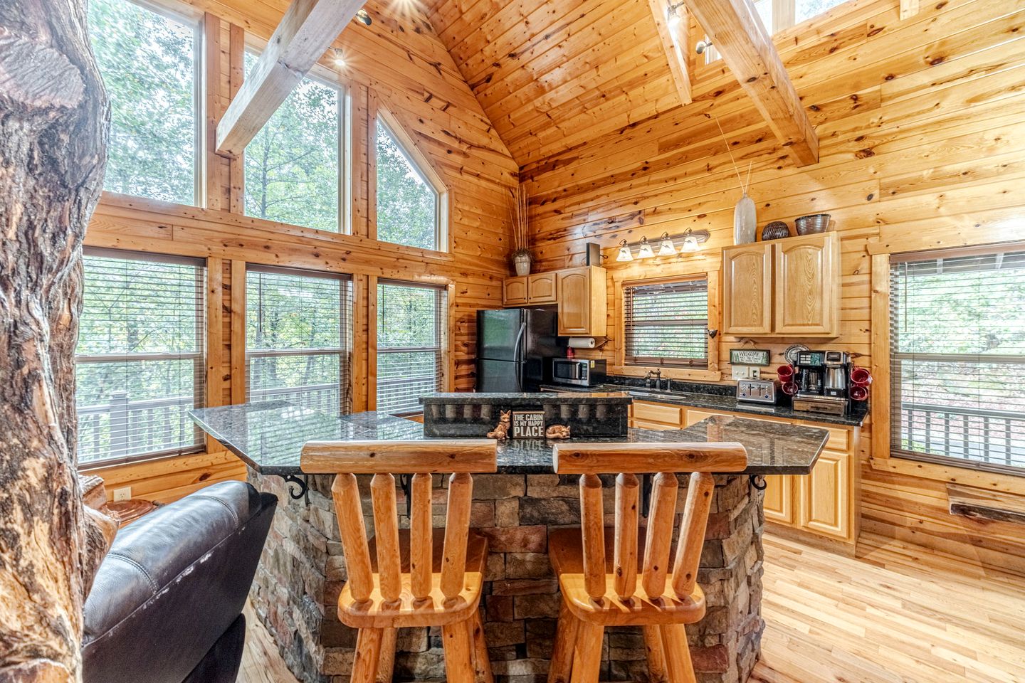 Secluded Luxury Mountain Cabin with Game Room & Hot Tub near Helen, Cleveland GA