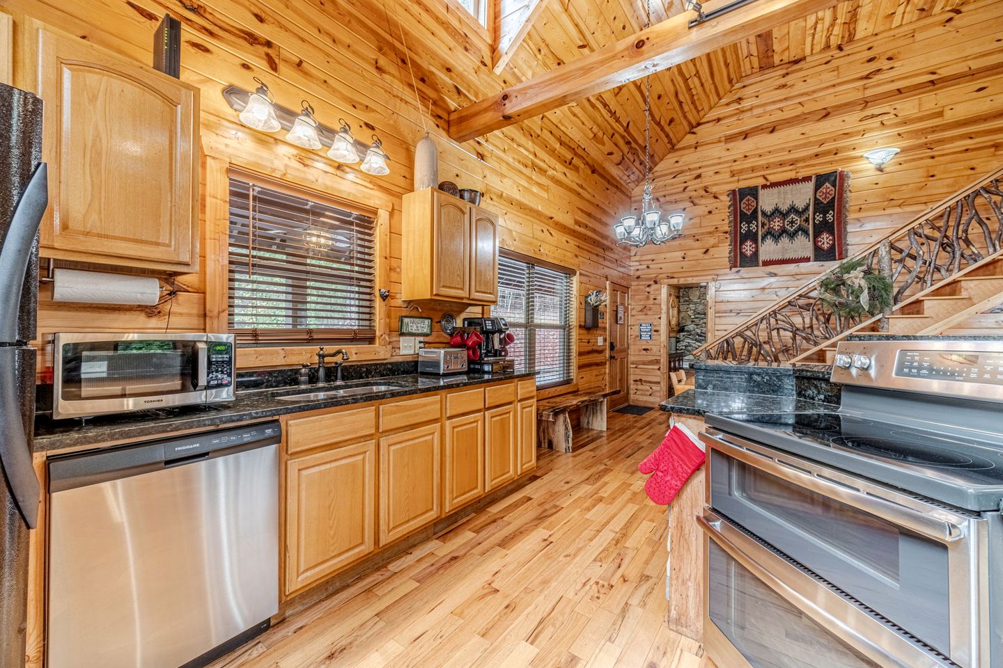 Secluded Luxury Mountain Cabin with Game Room & Hot Tub near Helen, Cleveland GA