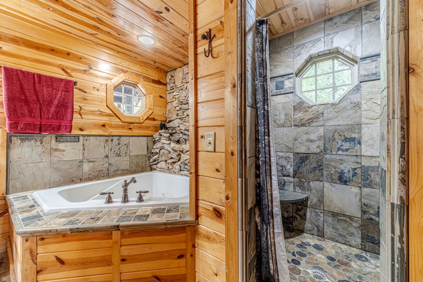 Secluded Luxury Mountain Cabin with Game Room & Hot Tub near Helen, Cleveland GA