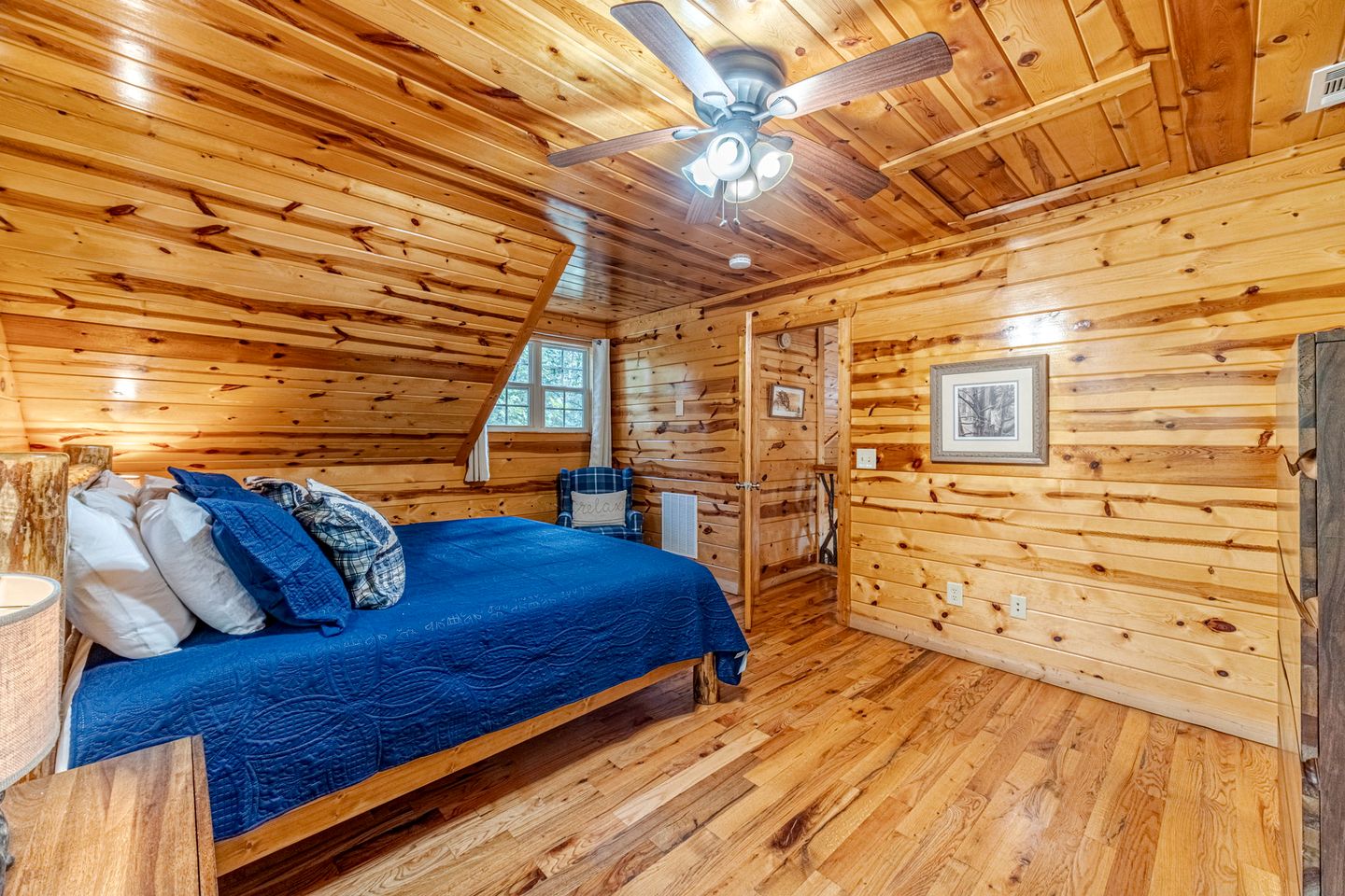 Secluded Luxury Mountain Cabin with Game Room & Hot Tub near Helen, Cleveland GA