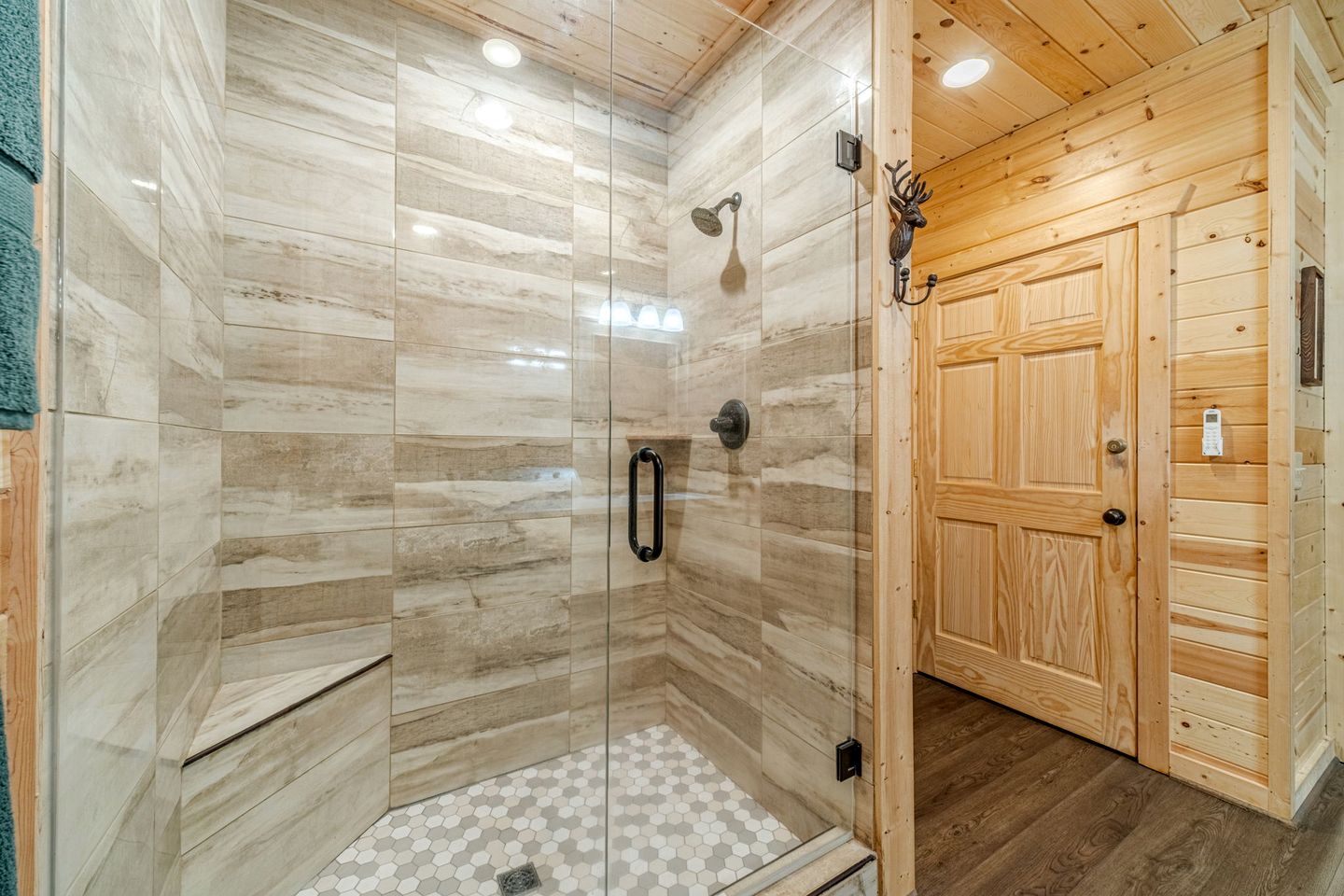 Secluded Luxury Mountain Cabin with Game Room & Hot Tub near Helen, Cleveland GA