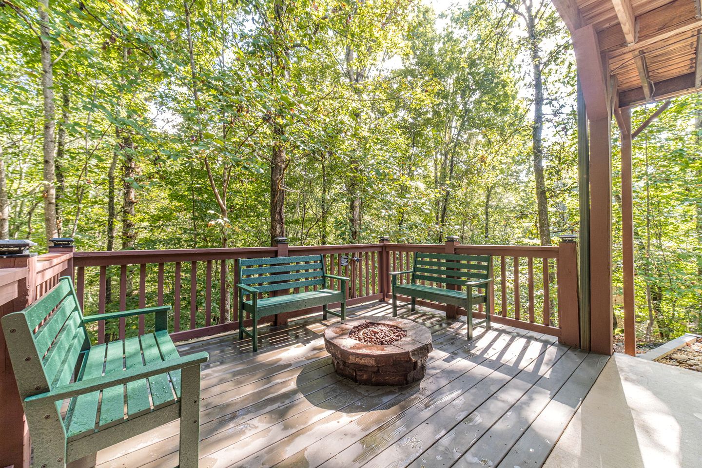 Secluded Luxury Mountain Cabin with Game Room & Hot Tub near Helen, Cleveland GA