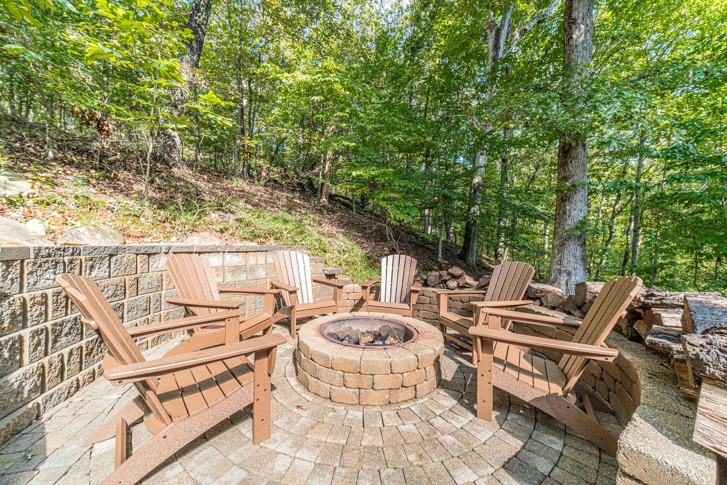 Secluded Luxury Mountain Cabin with Game Room & Hot Tub near Helen, Cleveland GA