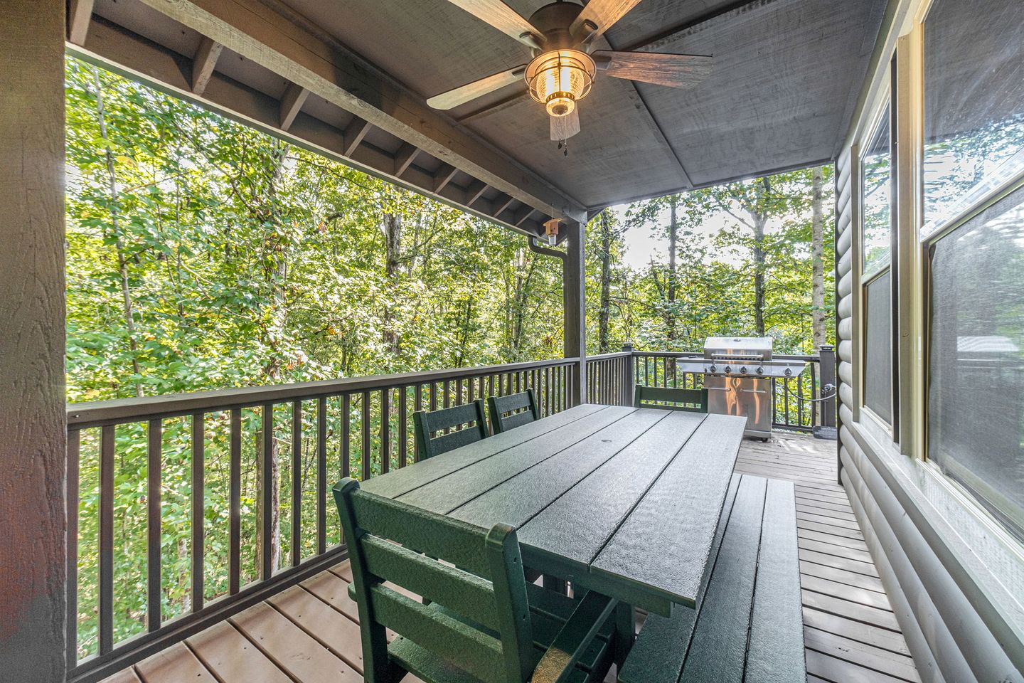 Secluded Luxury Mountain Cabin with Game Room & Hot Tub near Helen, Cleveland GA