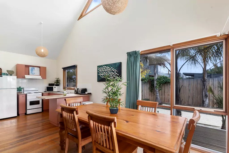 Holiday Beach Cottage In Torquay Australia