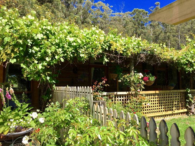 Cottages (Allens Rivulet, Tasmania, Australia)