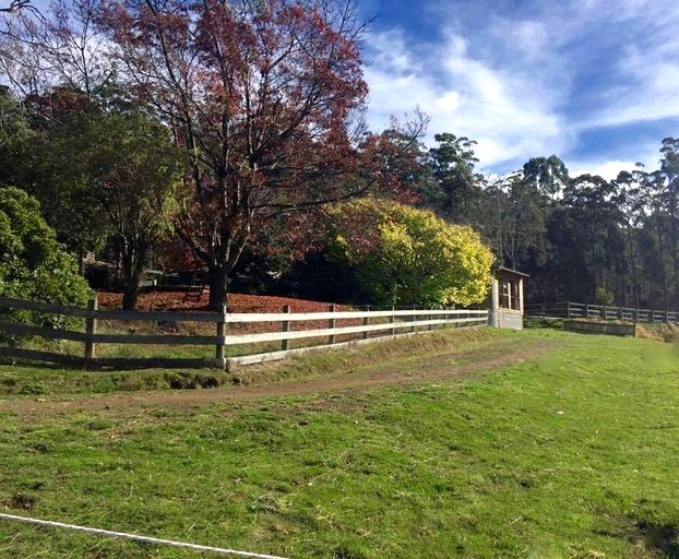 Cottages (Allens Rivulet, Tasmania, Australia)