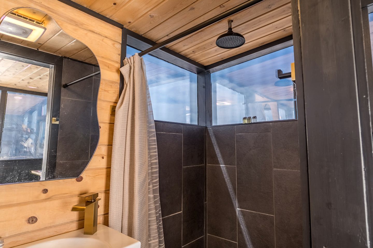 Entire Glamping Complex with Sauna and Hot-Tub in Utah
