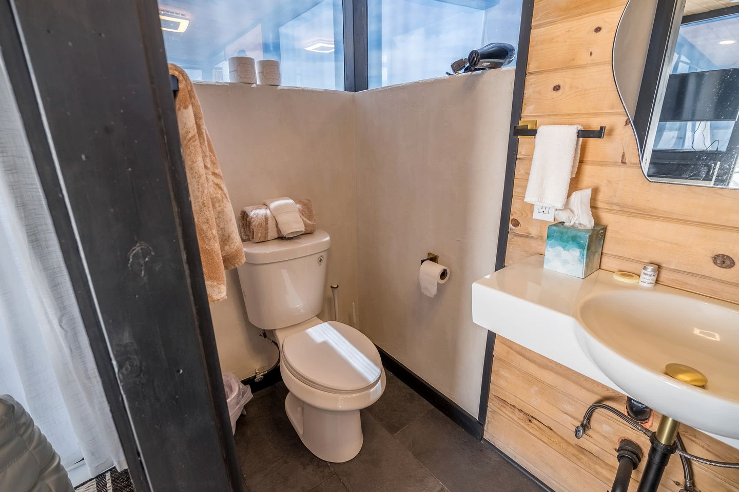 Entire Glamping Complex with Sauna and Hot-Tub in Utah