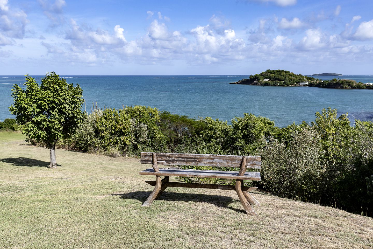 Tropical Retreat: Outstanding Rental with Pool and Panoramic Sea Views in Le François, Martinique