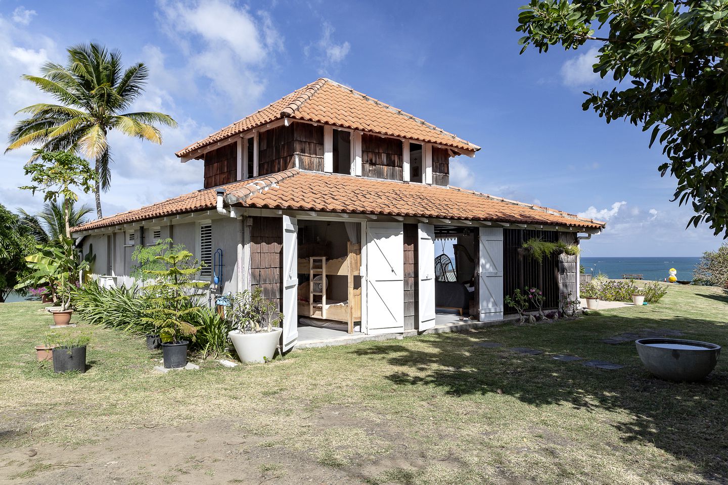 Tropical Retreat: Outstanding Rental with Pool and Panoramic Sea Views in Le François, Martinique