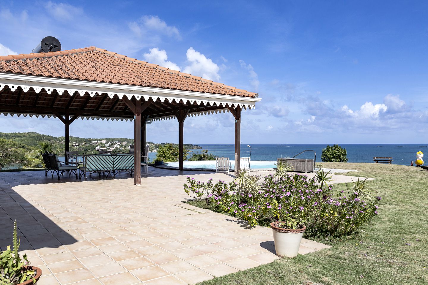 Tropical Retreat: Outstanding Rental with Pool and Panoramic Sea Views in Le François, Martinique