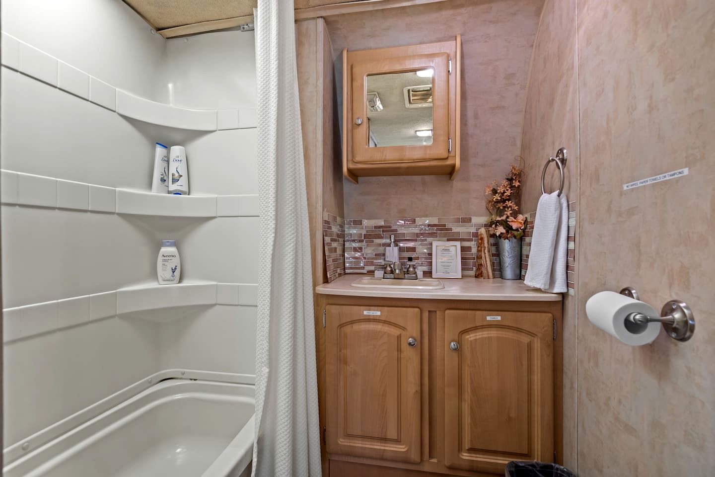 Fully-Equipped Caravan Perfect for a Desert Getaway in Joshua Tree, CA