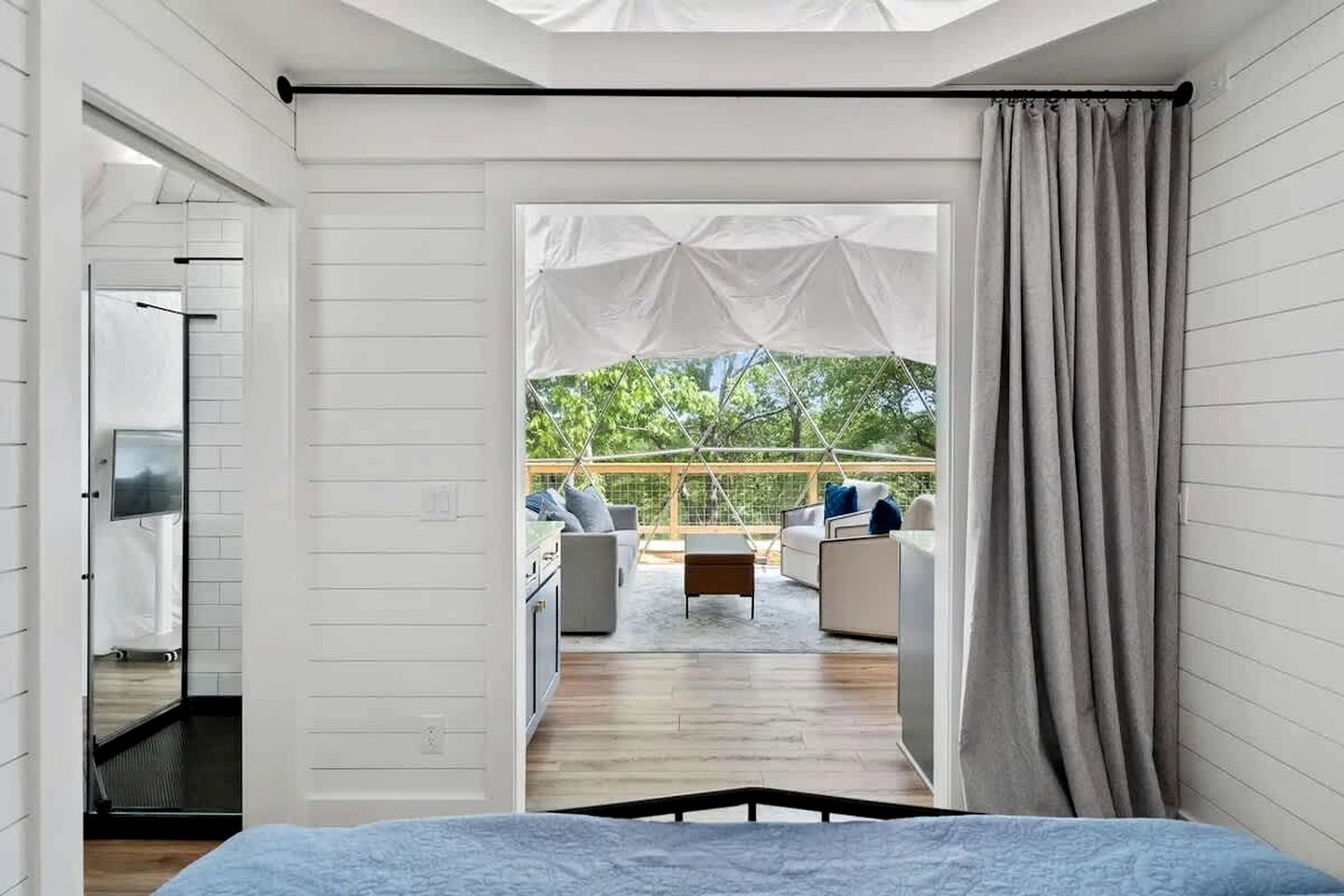 Fully-Equipped Lake Dome with Beautiful Interior and Exterior in Tennessee