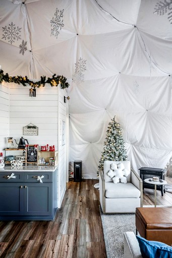 Domes (United States of America, Smithville, Tennessee)