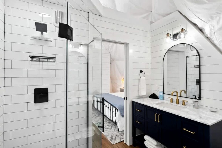 Domes (United States of America, Smithville, Tennessee)