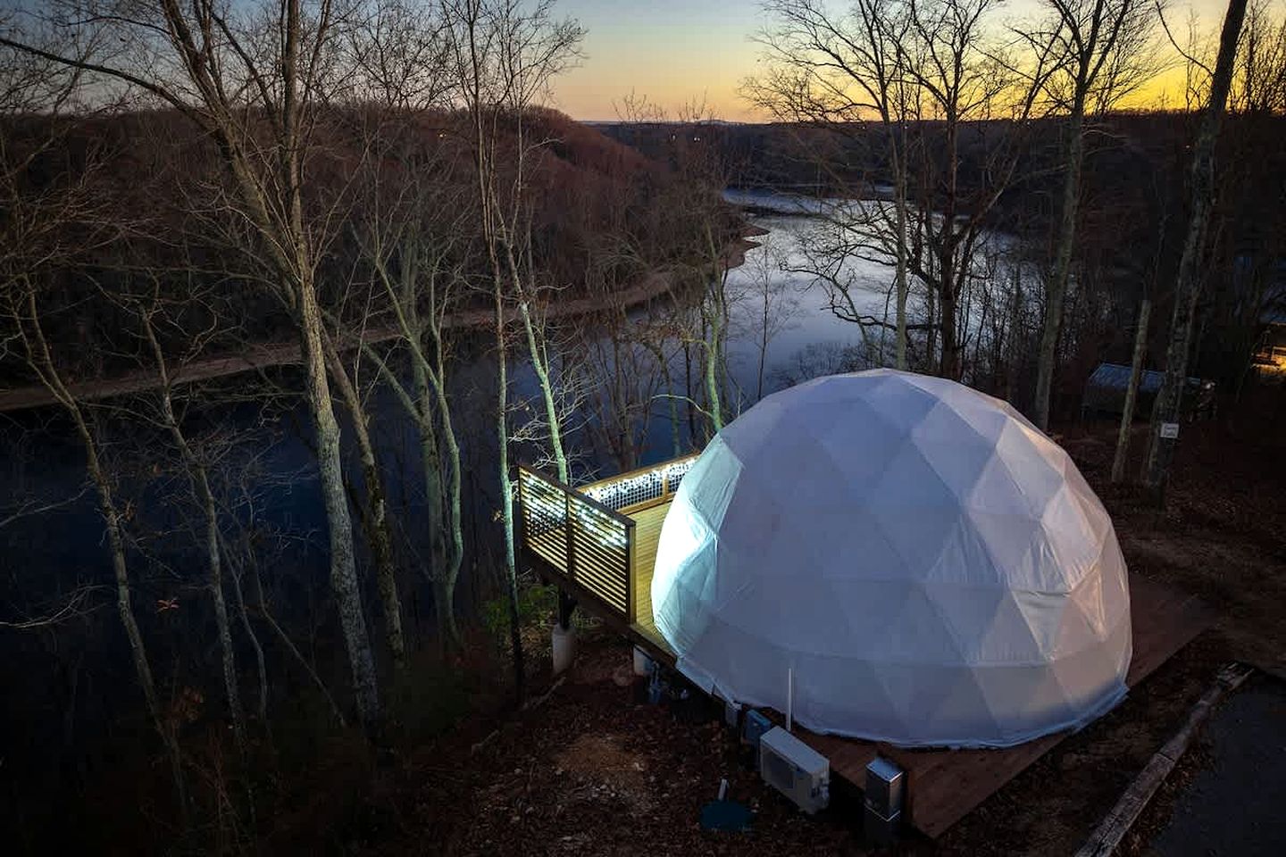 Fully-Equipped Lake Dome with Beautiful Interior and Exterior in Tennessee