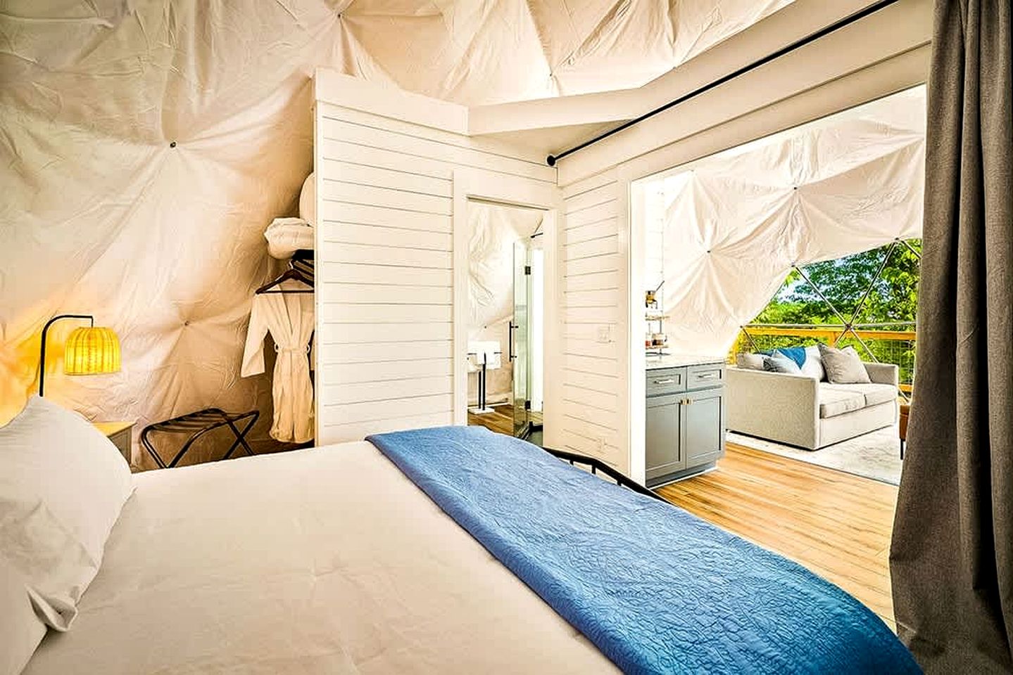 Fully-Equipped Lake Dome with Beautiful Interior and Exterior in Tennessee