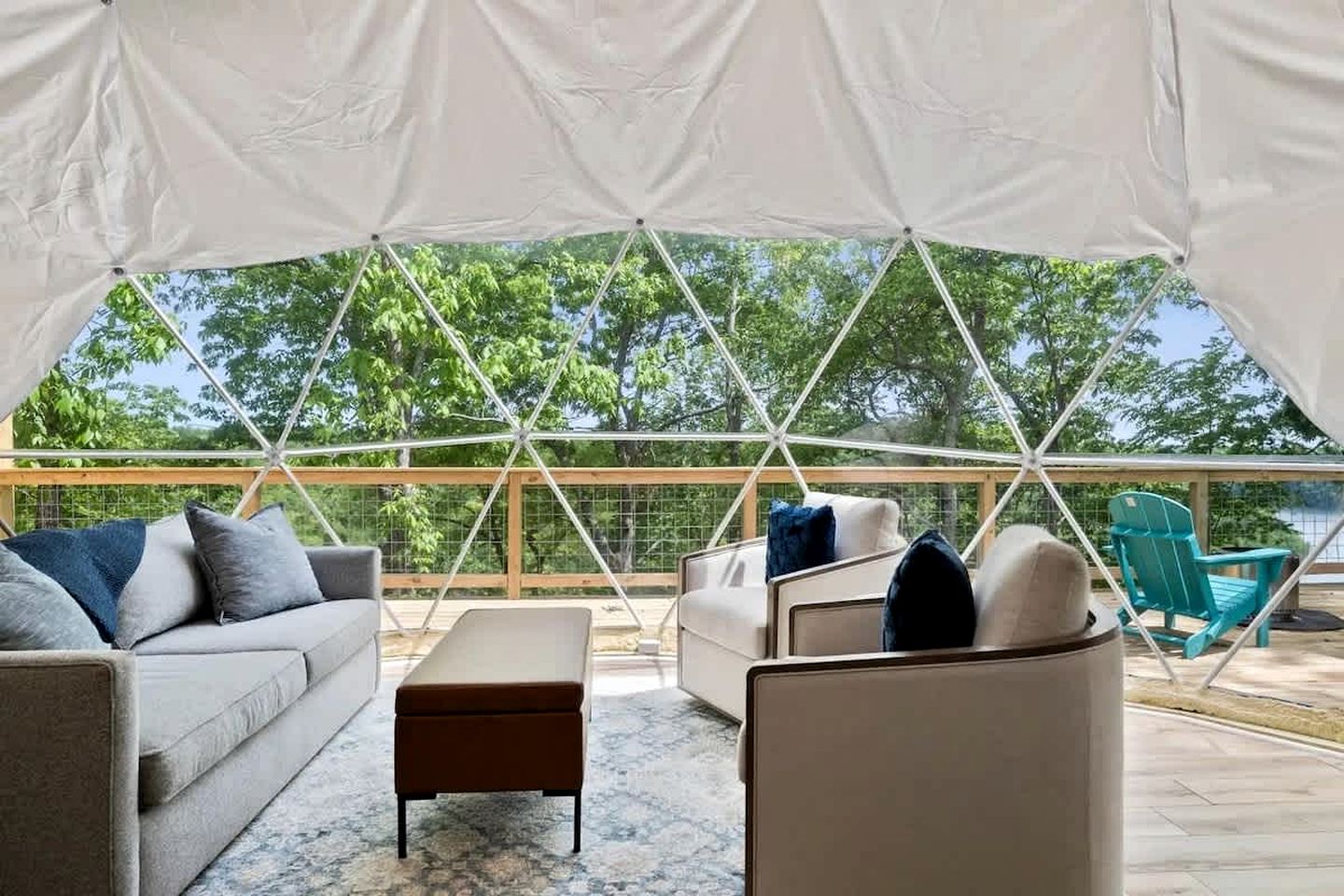 Fully-Equipped Lake Dome with Beautiful Interior and Exterior in Tennessee