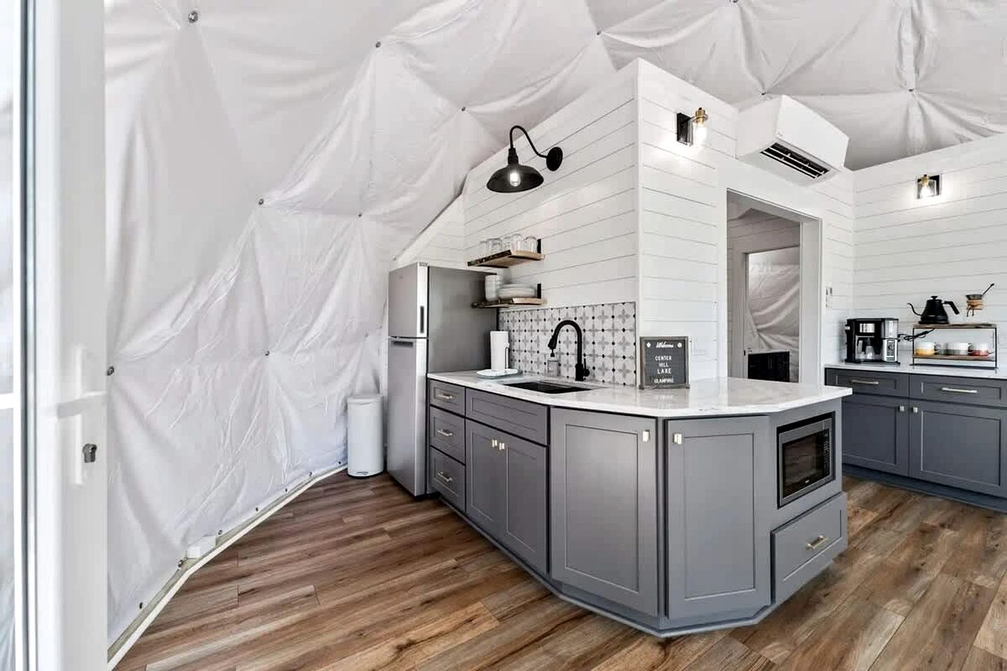Fully-Equipped Lake Dome with Beautiful Interior and Exterior in Tennessee