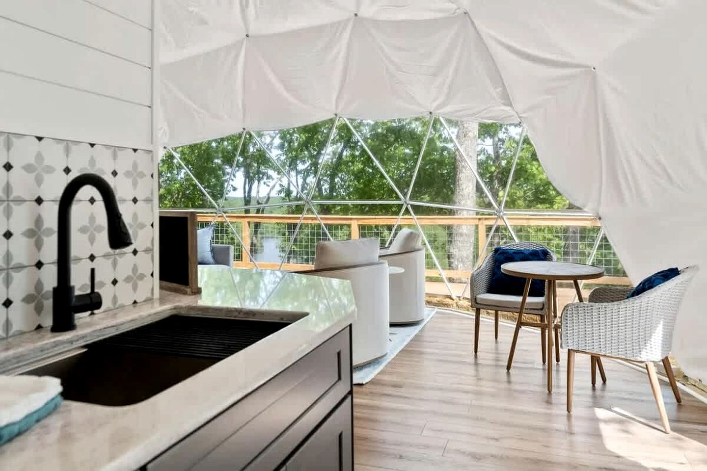 Fully-Equipped Lake Dome with Beautiful Interior and Exterior in Tennessee