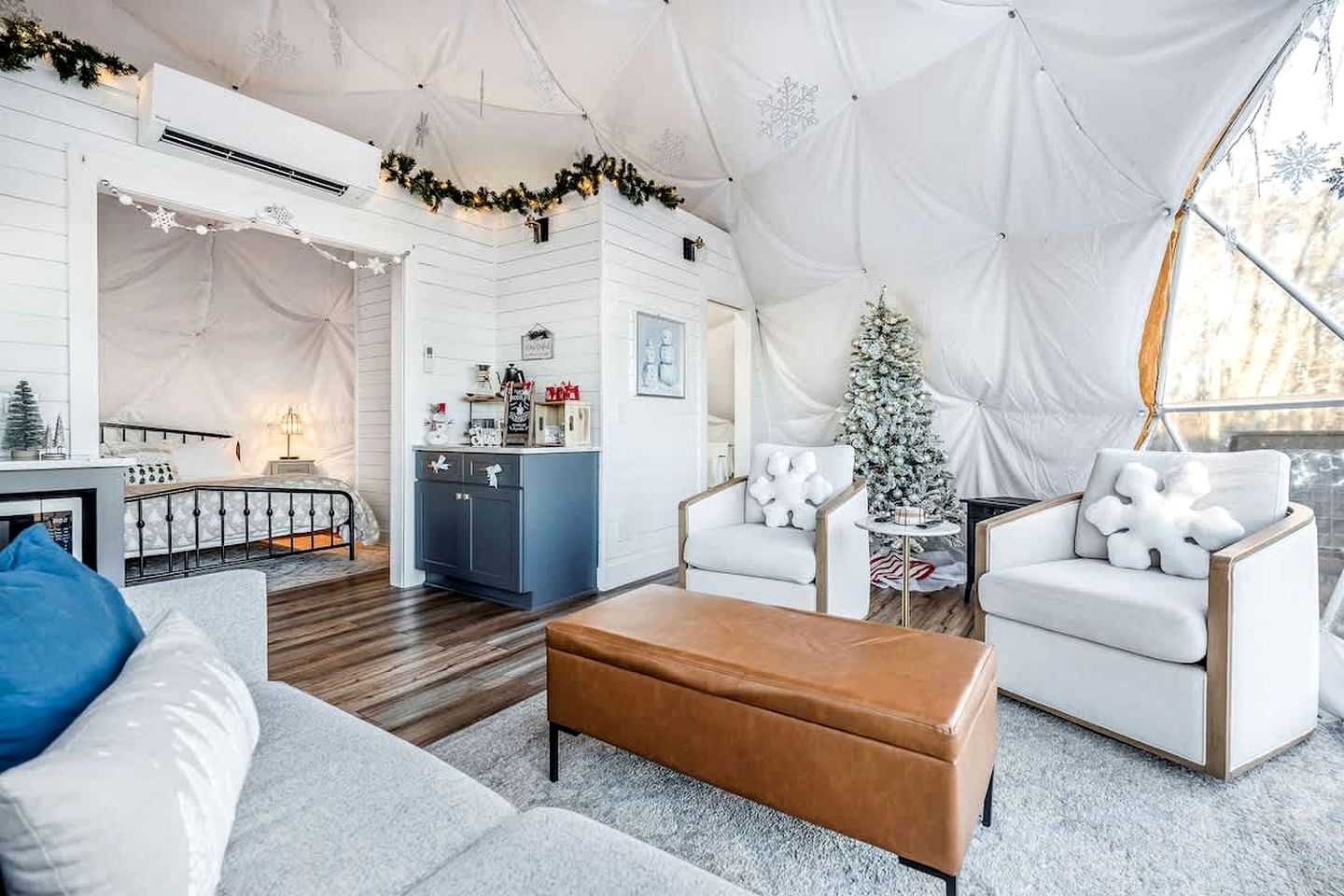 Fully-Equipped Lake Dome with Beautiful Interior and Exterior in Tennessee