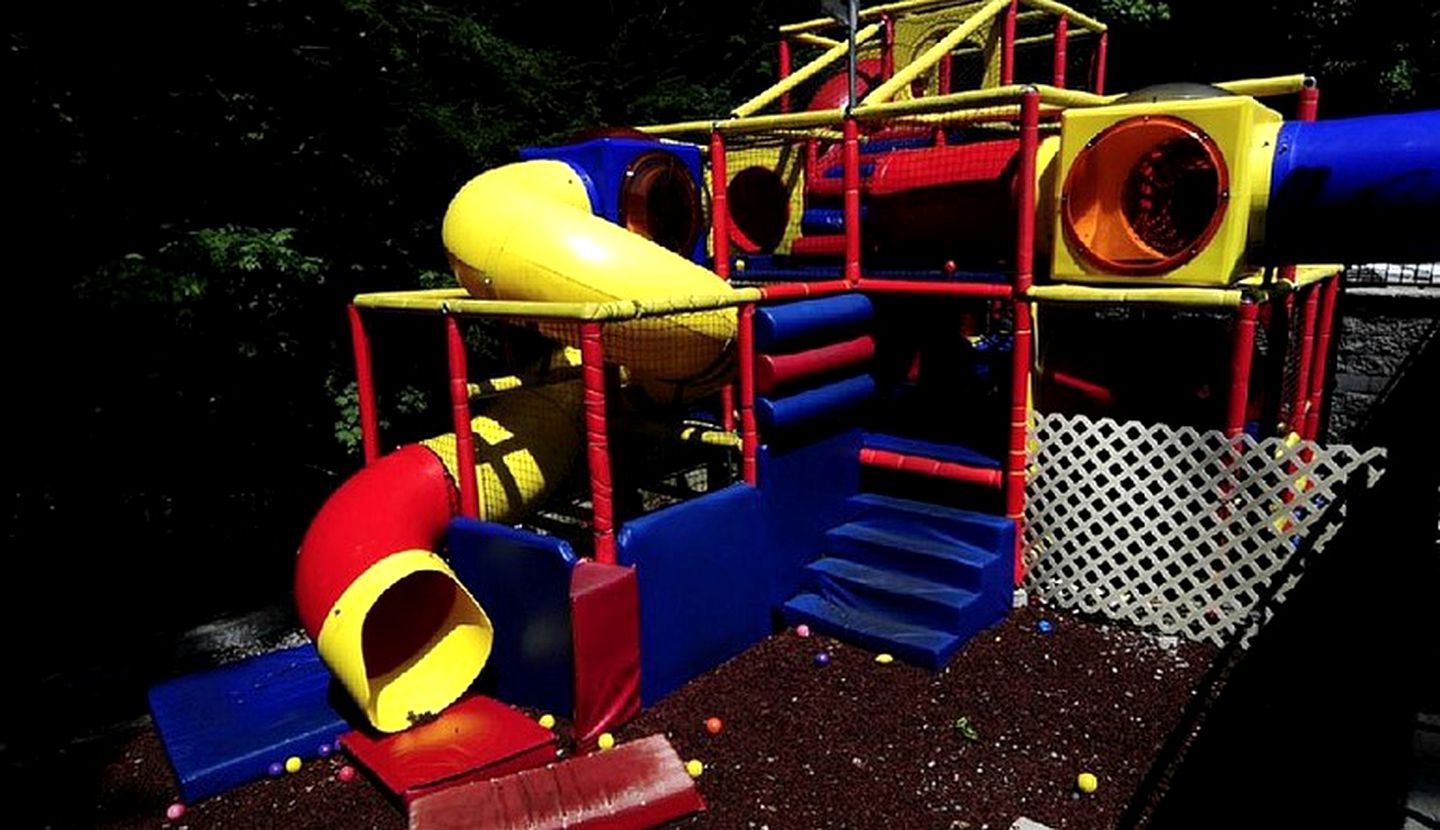 Fully-Equipped Log Cabin near Downtown Gatlinburg, Tennessee