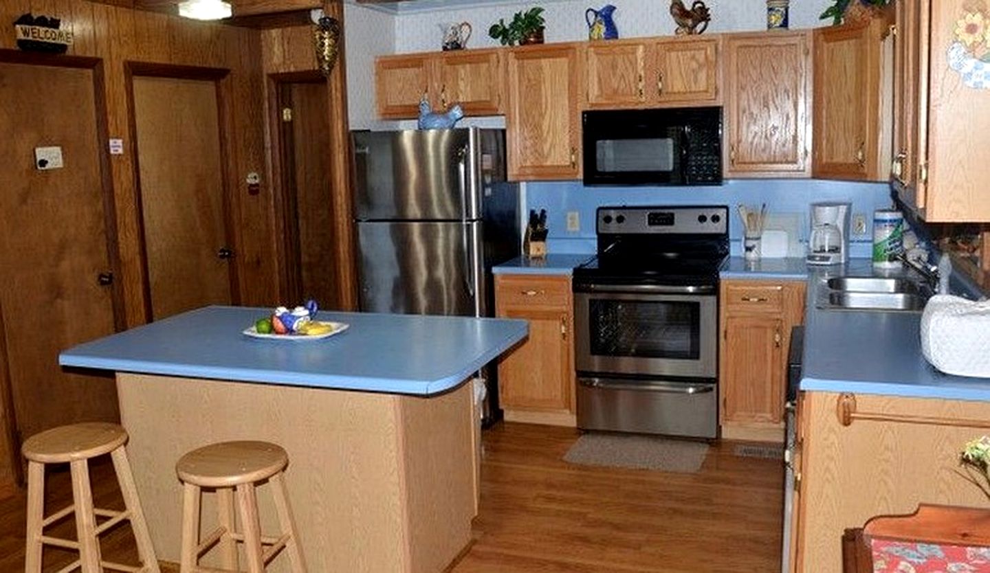 Fully-Equipped Log Cabin near Downtown Gatlinburg, Tennessee