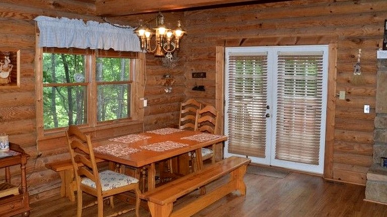 Log Cabins (Gatlinburg, Tennessee, United States)