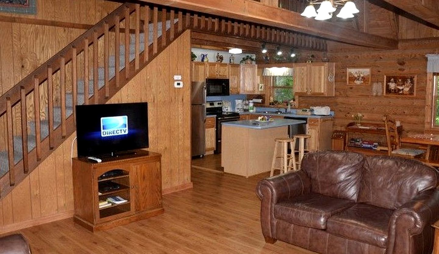 Fully-Equipped Log Cabin near Downtown Gatlinburg, Tennessee