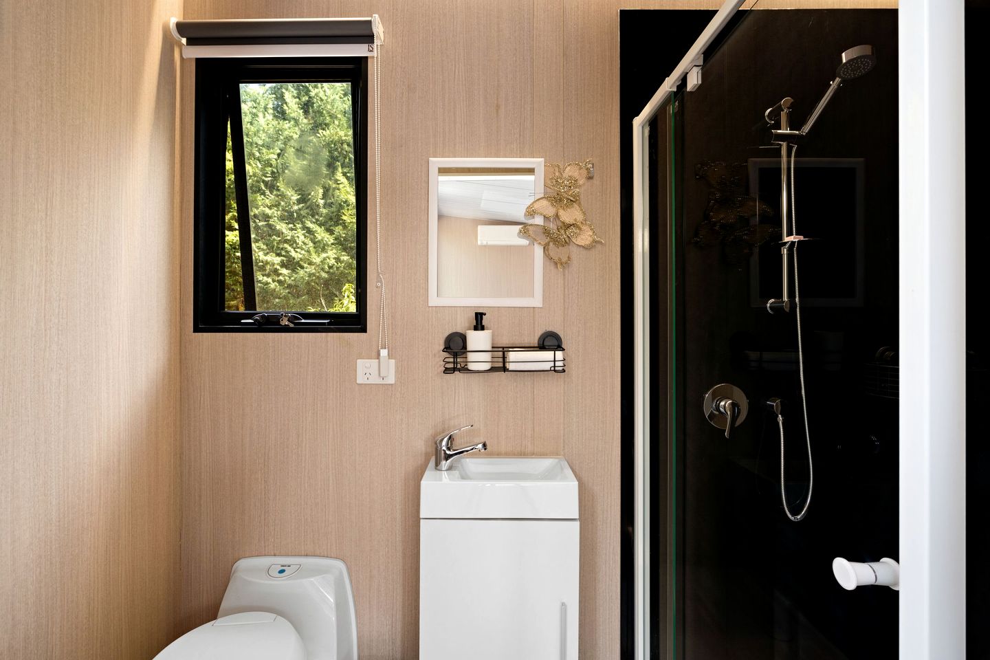 Fully Equipped Tiny House Perfect for an Intimate Getaway in Victoria