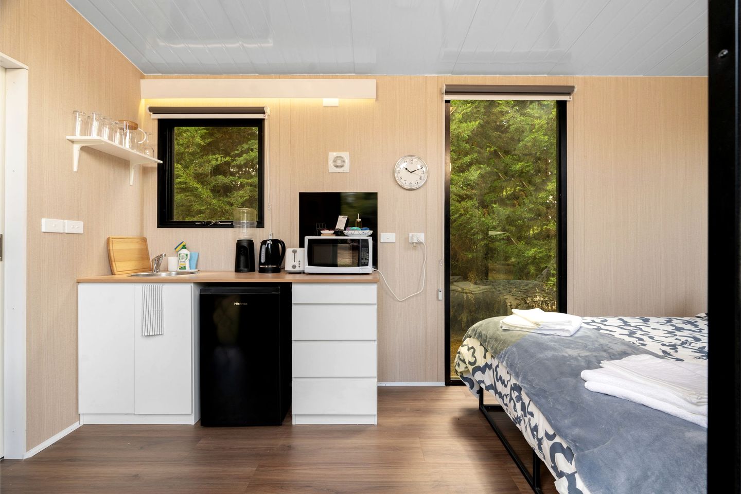 Fully Equipped Tiny House Perfect for an Intimate Getaway in Victoria