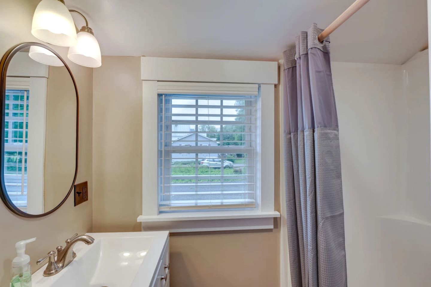 Fully Renovated Cabin Just Minutes to the Coast in Maine