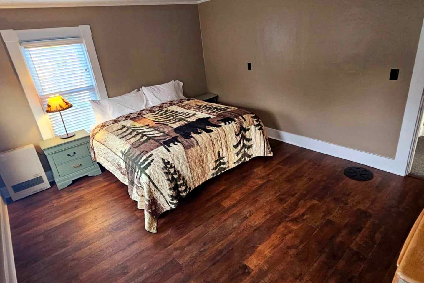 Fully Renovated Cabin Just Minutes to the Coast in Maine