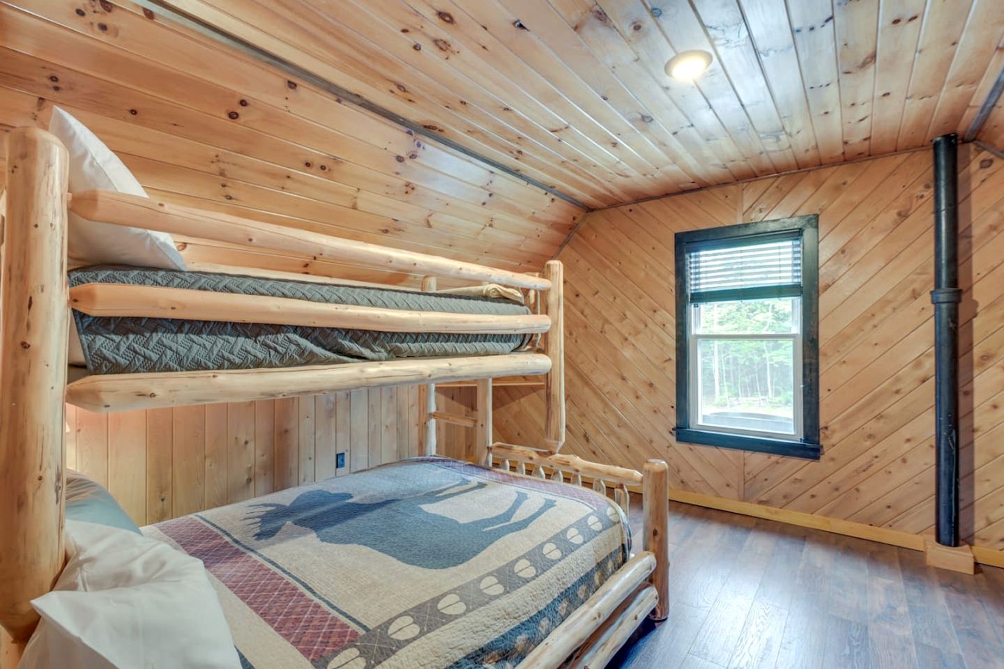 Fully Renovated Cabin Just Minutes to the Coast in Maine
