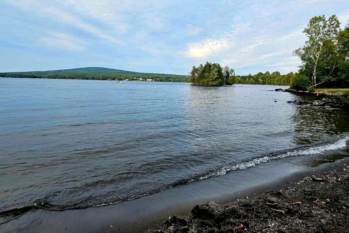 Fully Renovated Cabin Just Minutes to the Coast in Maine