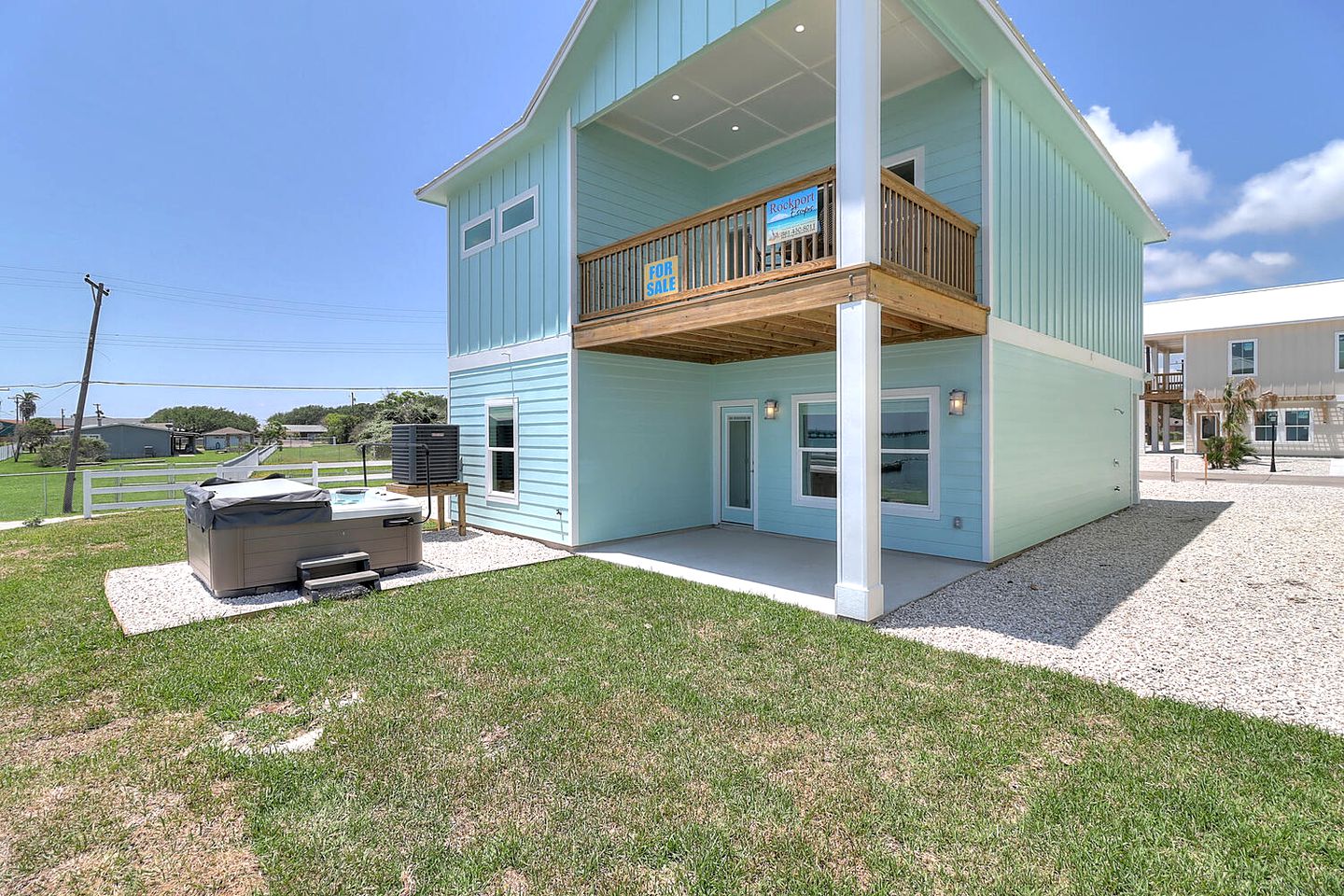 Beachfront House with Jacuzzi, Pool and Stunning Sunset Views in Fulton, Texas
